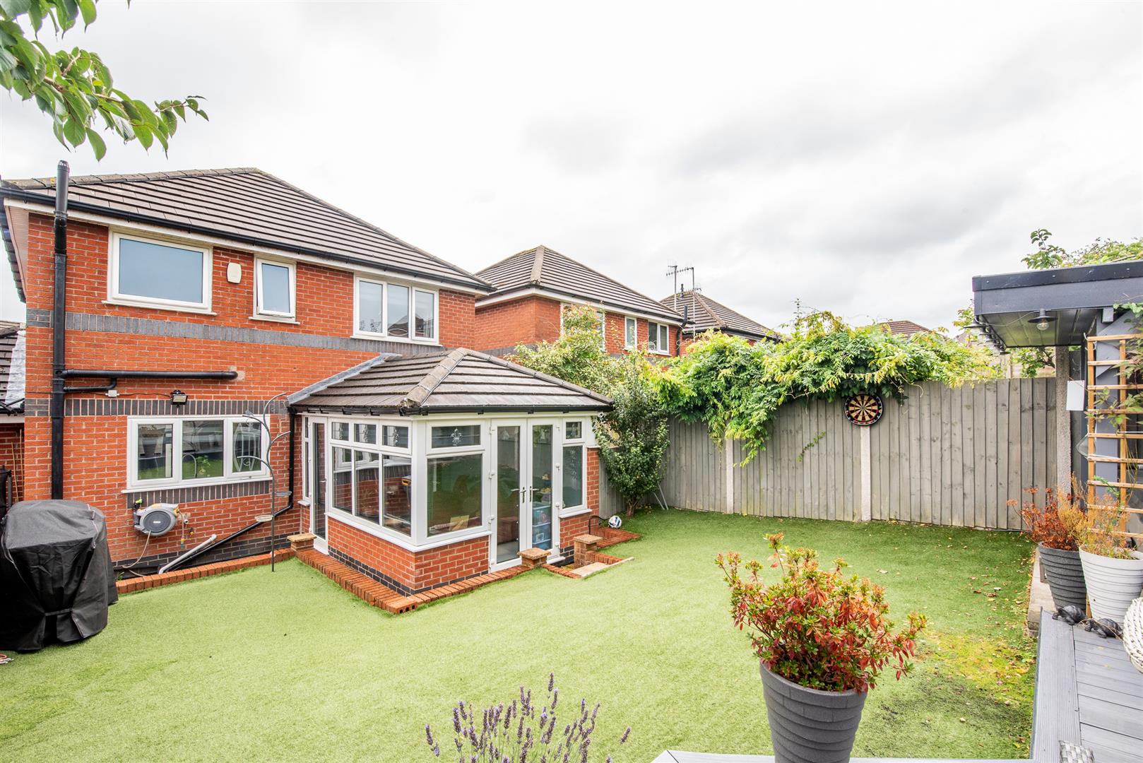 3 bed property in Old Gates Drive, Blackburn